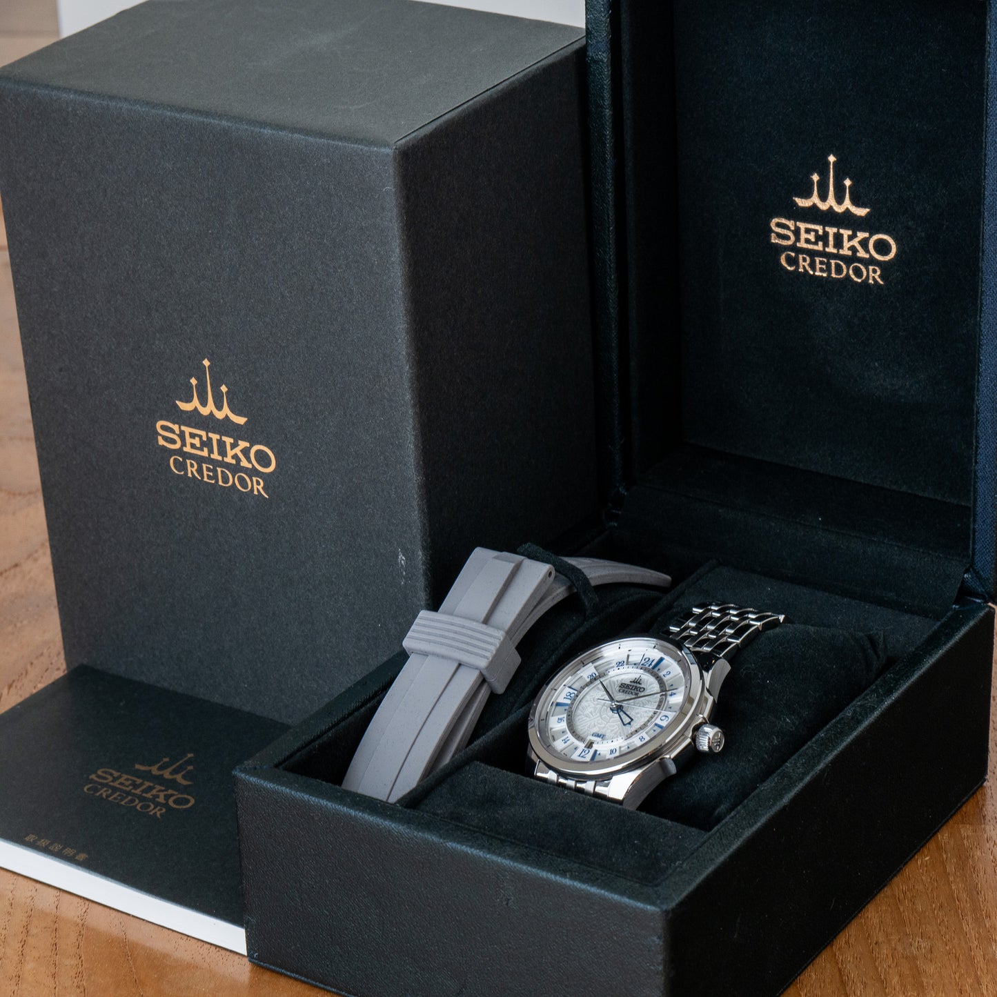 Credor "Mother of Pearl" GCBZ999 GMT