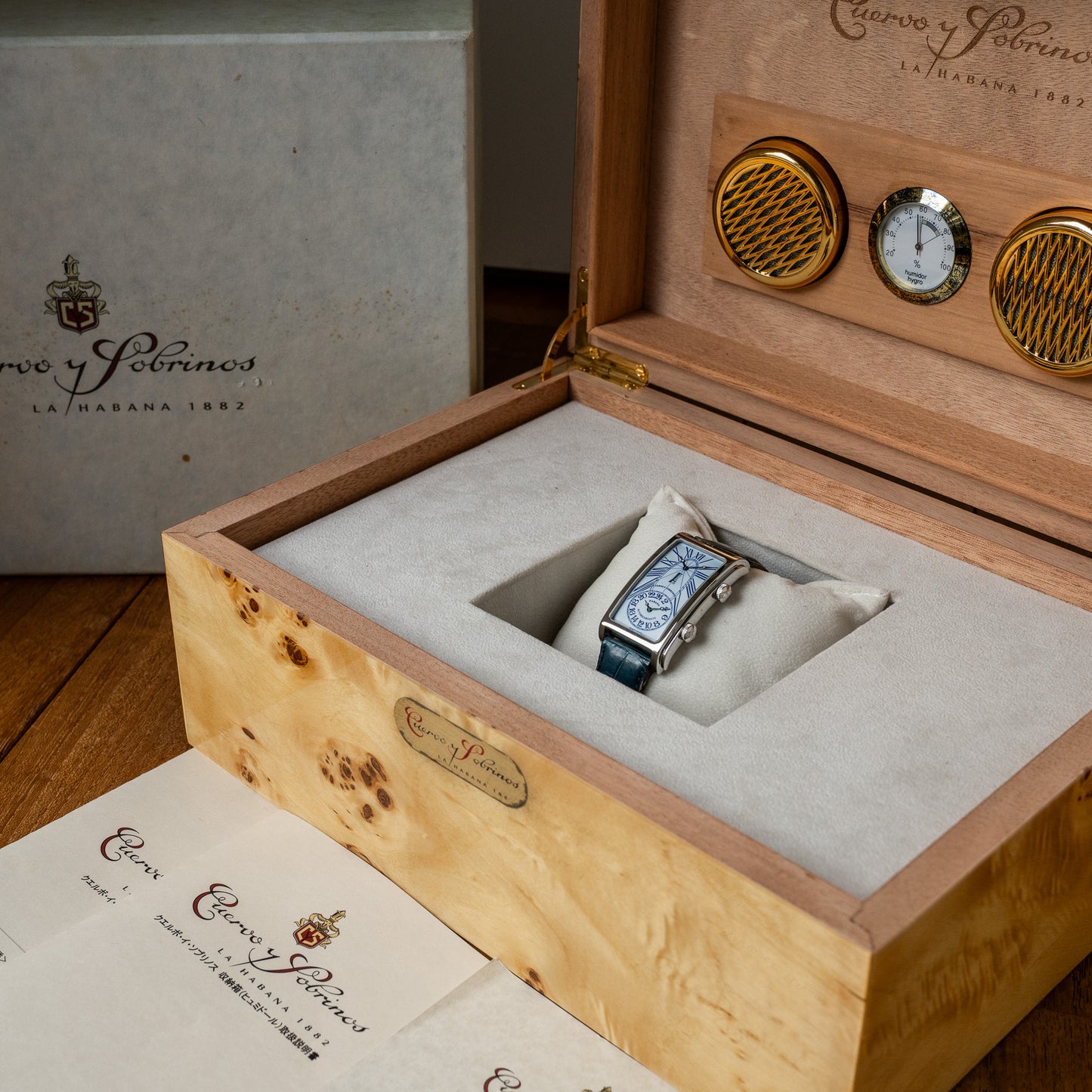 Cuervo y Sobrinos "Sometsuke" Prominente Doble Tiempo