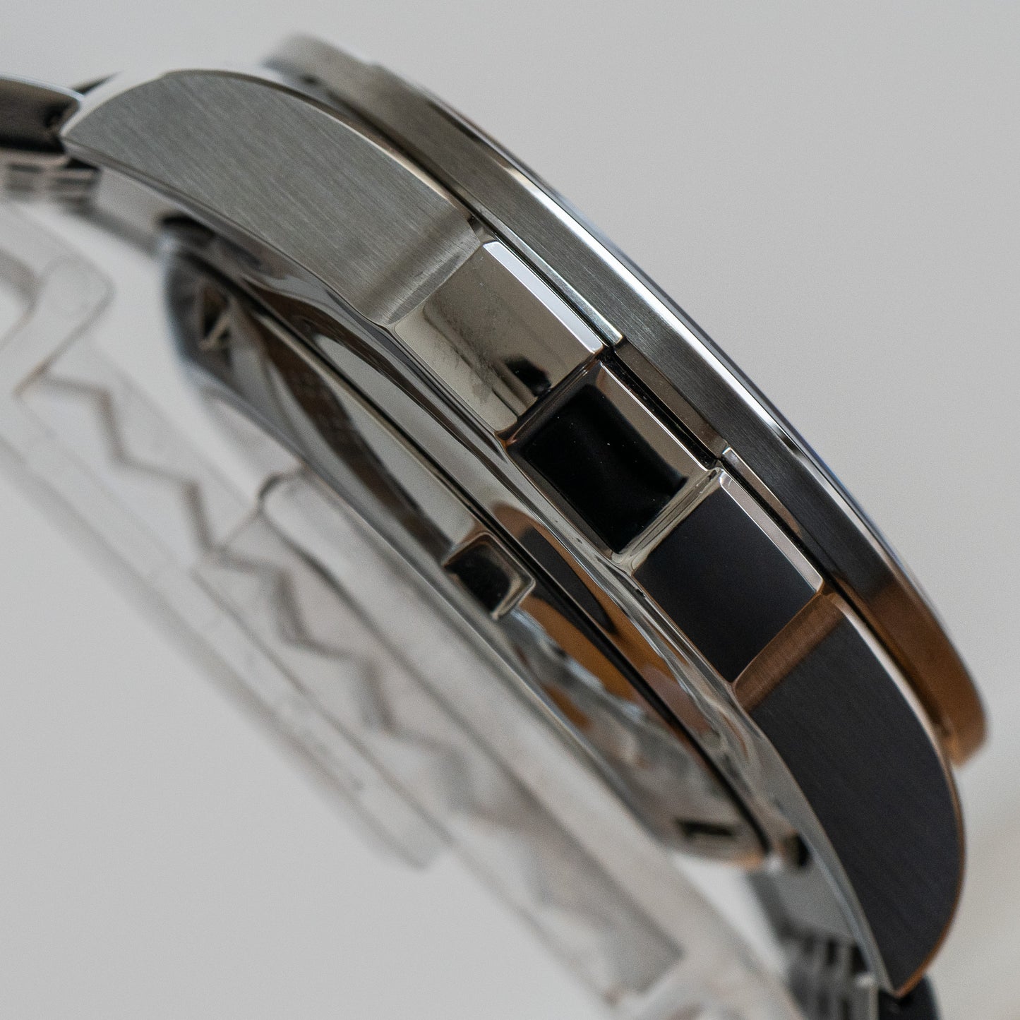 Credor "Mother of Pearl" GCBZ999 GMT