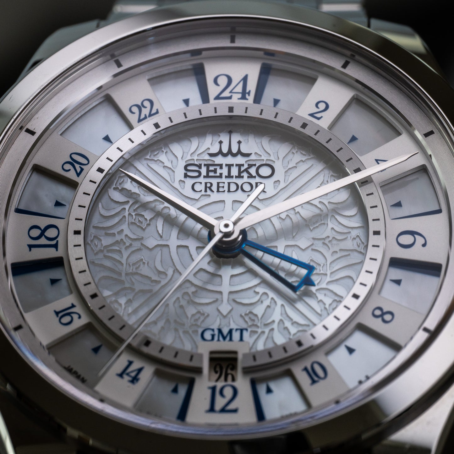 Credor "Mother of Pearl" GCBZ999 GMT
