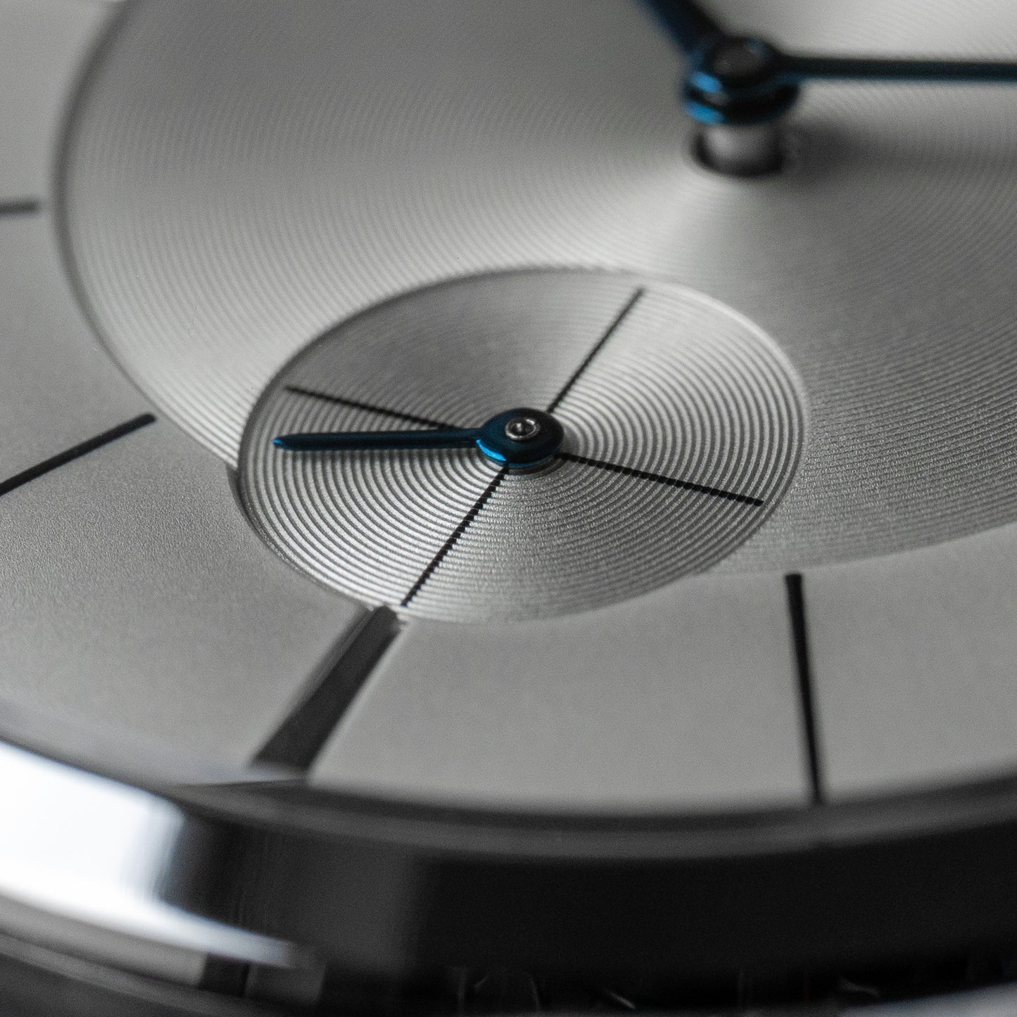 Credor “Clean White” GCBE999