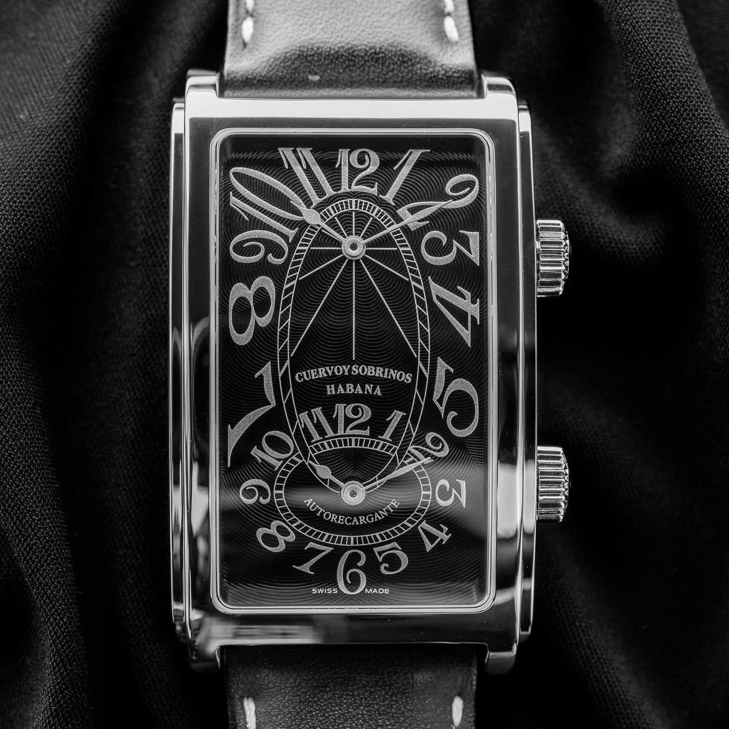 Cuervo y Sobrinos "Black Guilloché " Prominente Doble Tiempo