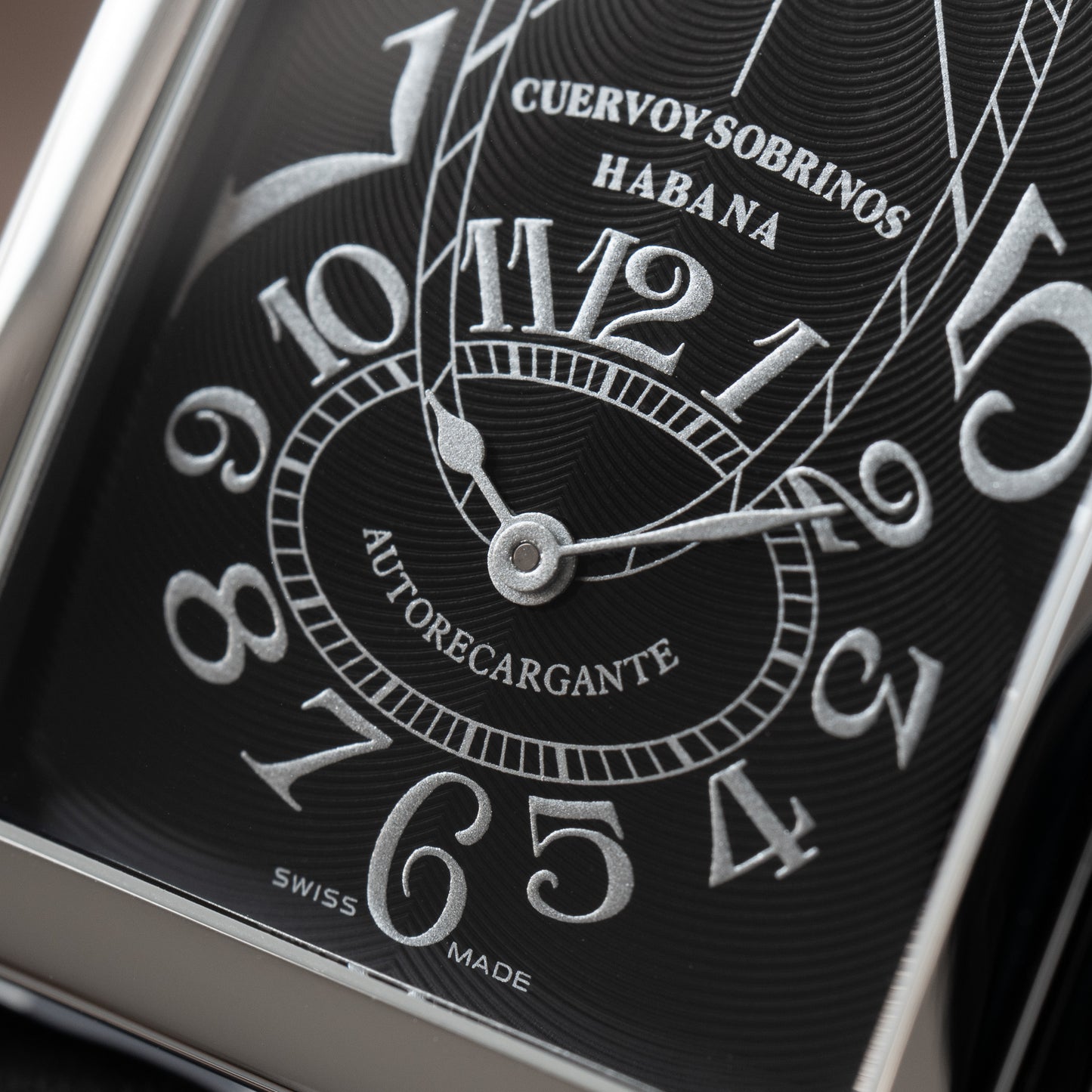 Cuervo y Sobrinos "Black Guilloché " Prominente Doble Tiempo