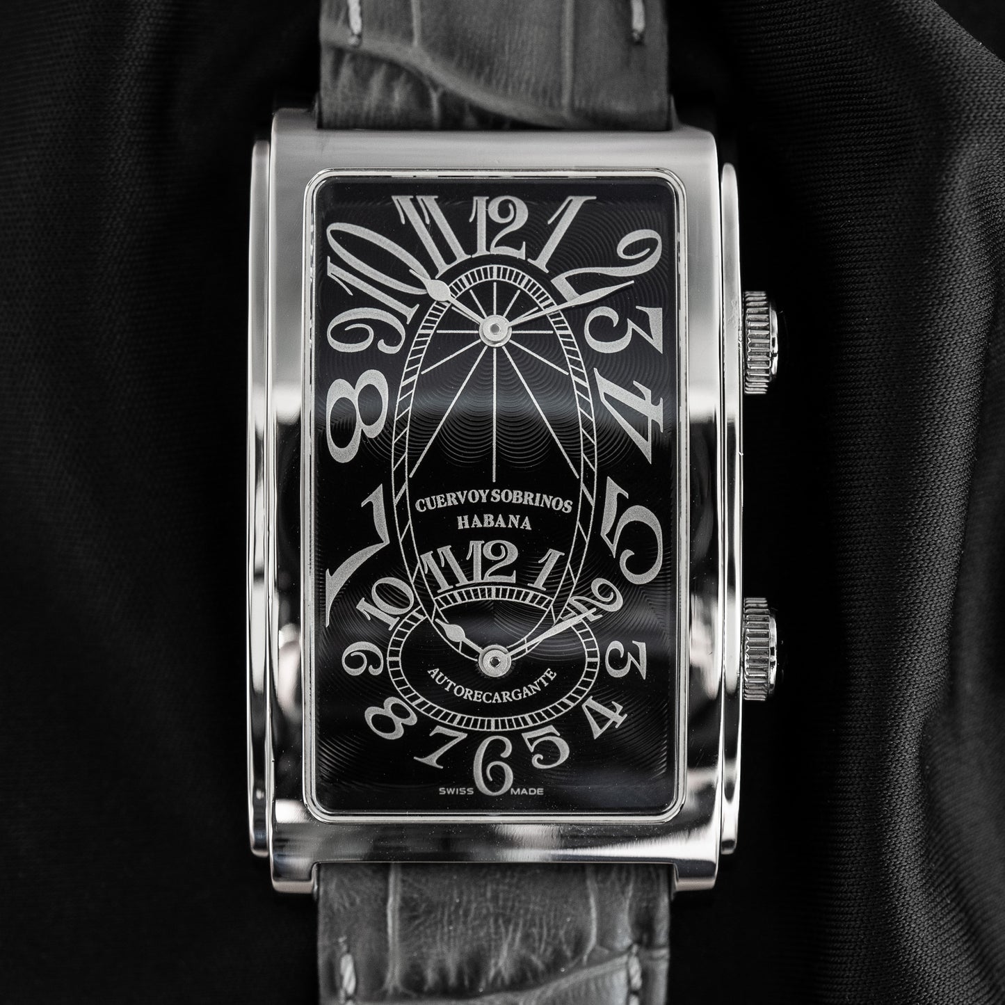 Cuervo y Sobrinos "Black Guilloché " Prominente Doble Tiempo