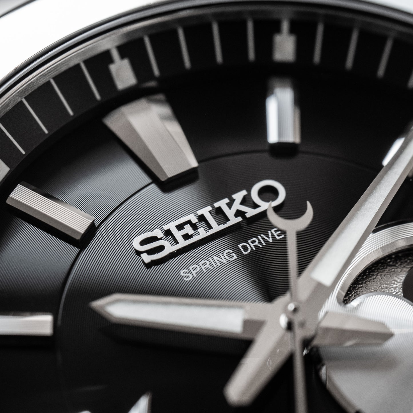 Seiko Spring Drive Moonphase SAEA011 /  5R67-0AC0