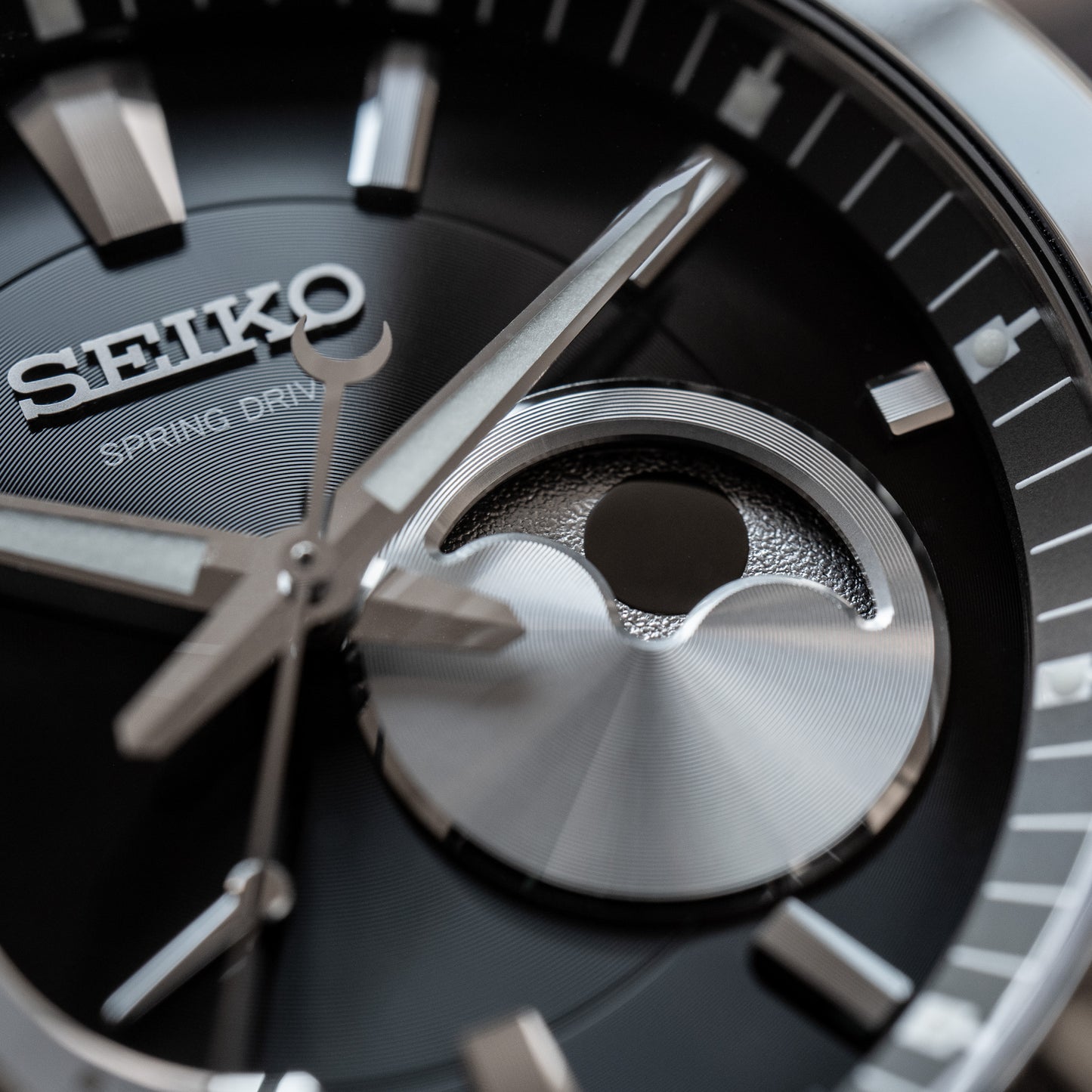 Seiko Spring Drive Moonphase SAEA011 /  5R67-0AC0