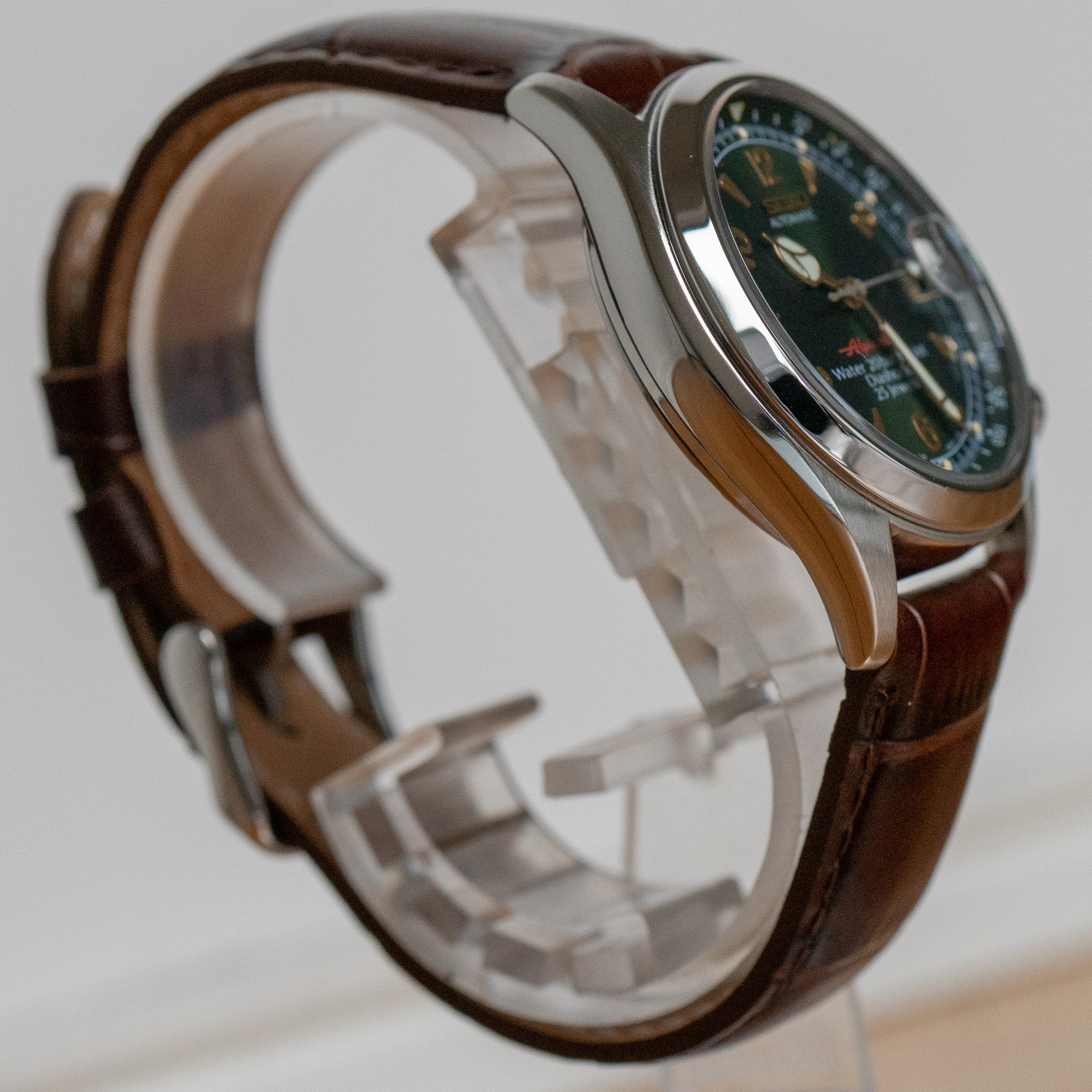 セイコービンテージ尾錠　レッド アルピニスト4s15　SCVF009 幻の名機 4Sメカニカル搭載のアルピニスト SCVF009 (4S15-6000