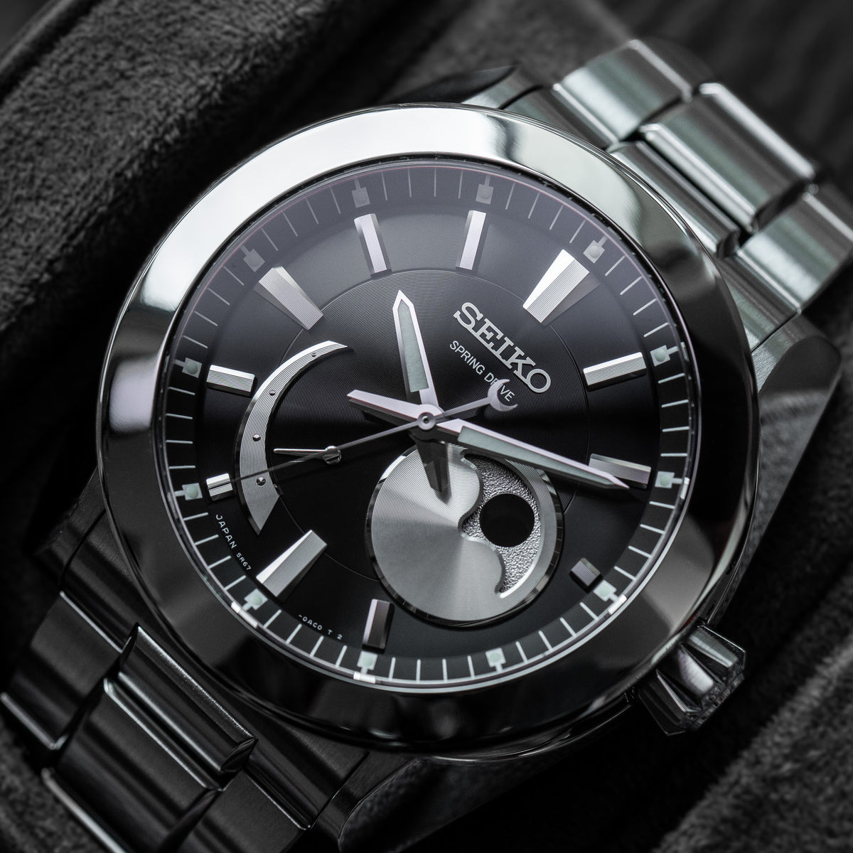 Seiko Spring Drive Moonphase SAEA011 /  5R67-0AC0