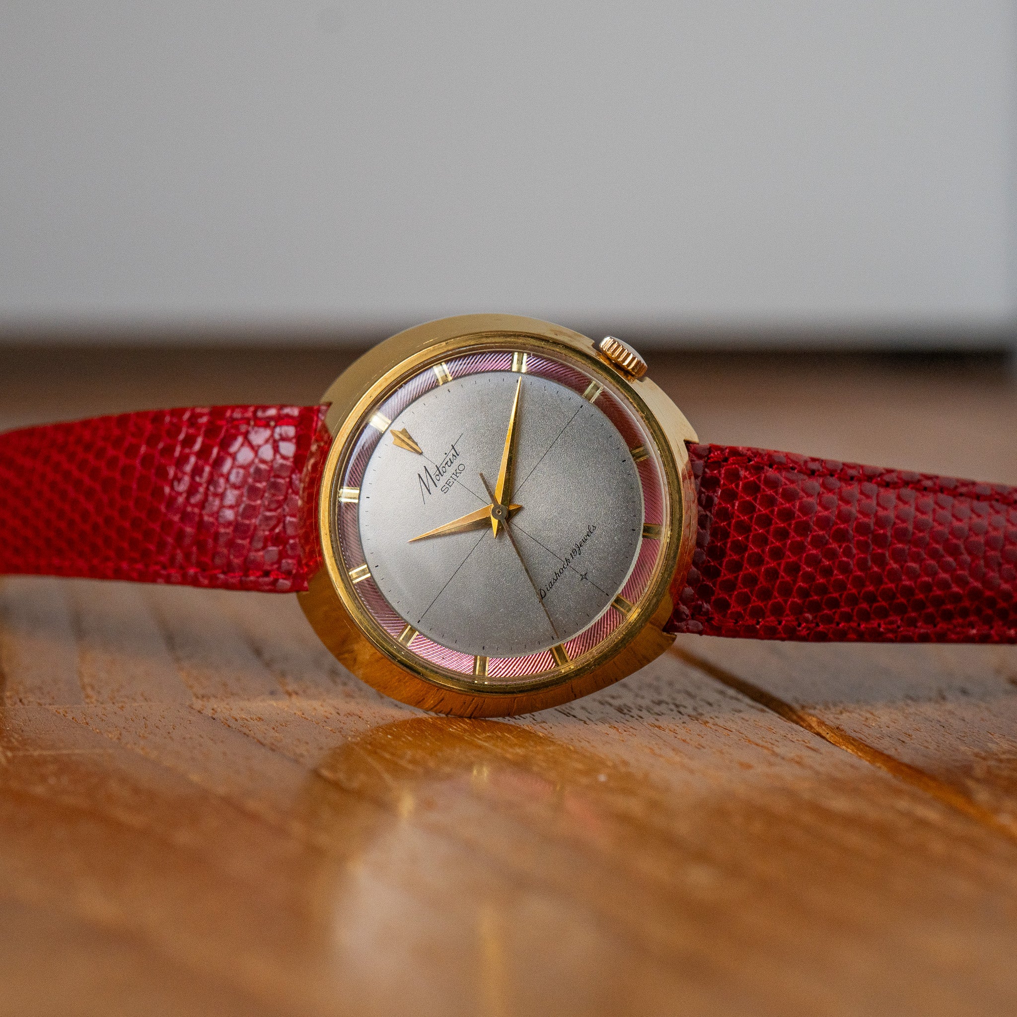 Seiko Red “Motorist” J14108E – Provenance Watches