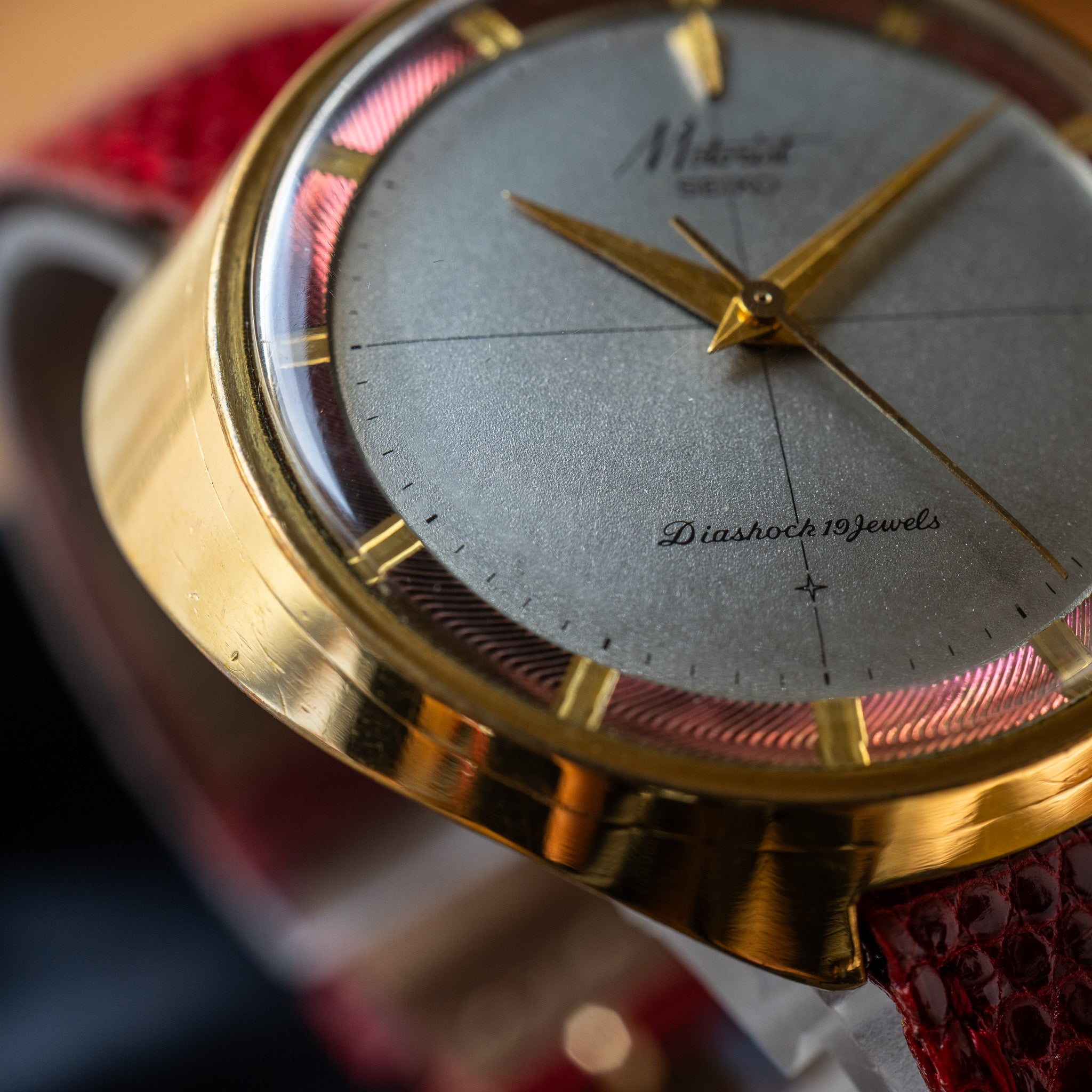 Seiko Red “Motorist” J14108E – Provenance Watches